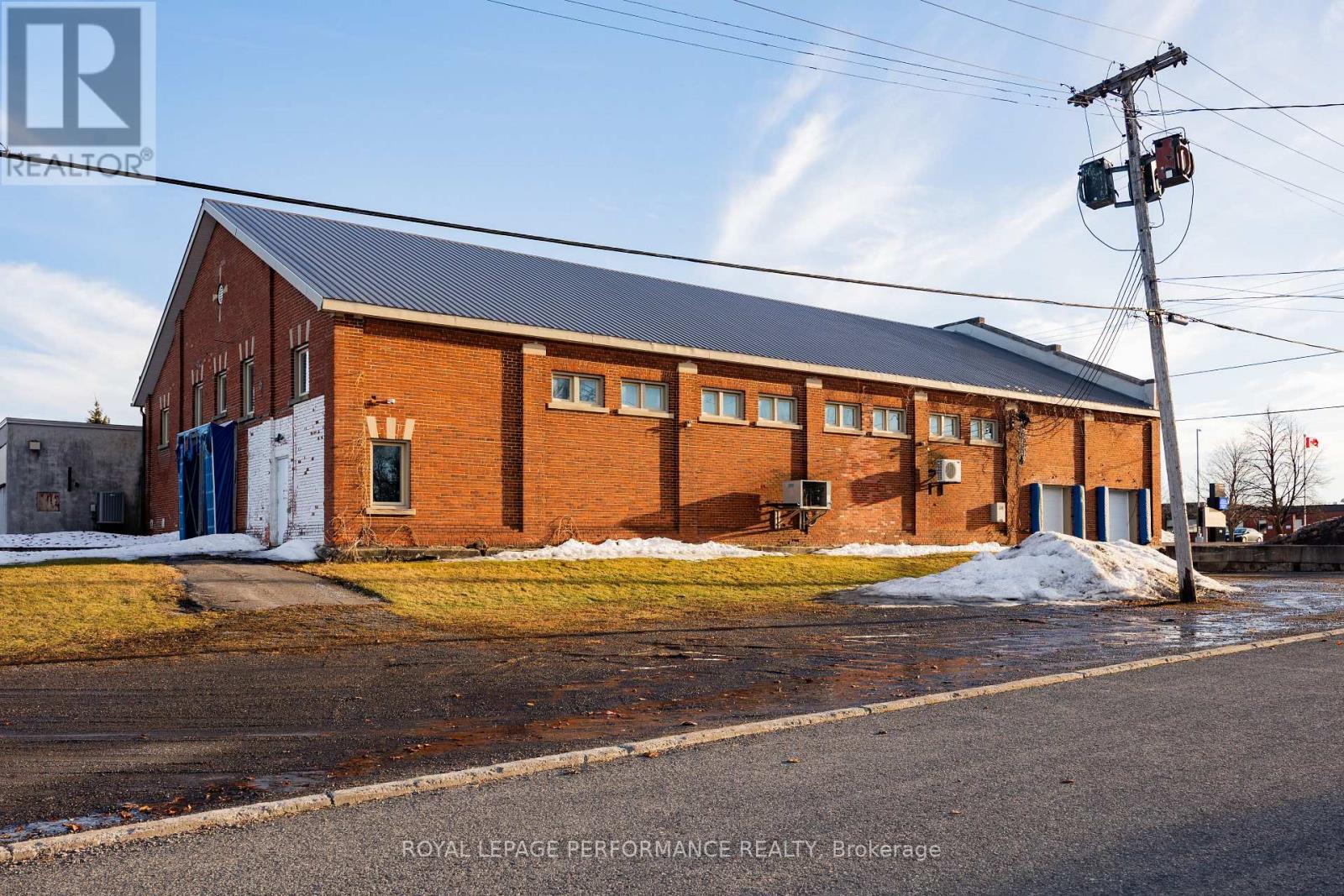 215 Main Street N, North Glengarry, Ontario  K0C 1A0 - Photo 7 - X12930750