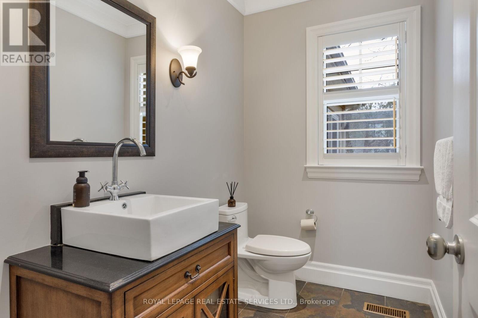 1387 Willowdown Road, Oakville, Ontario  L6L 1X2 - Photo 17 - W12930614