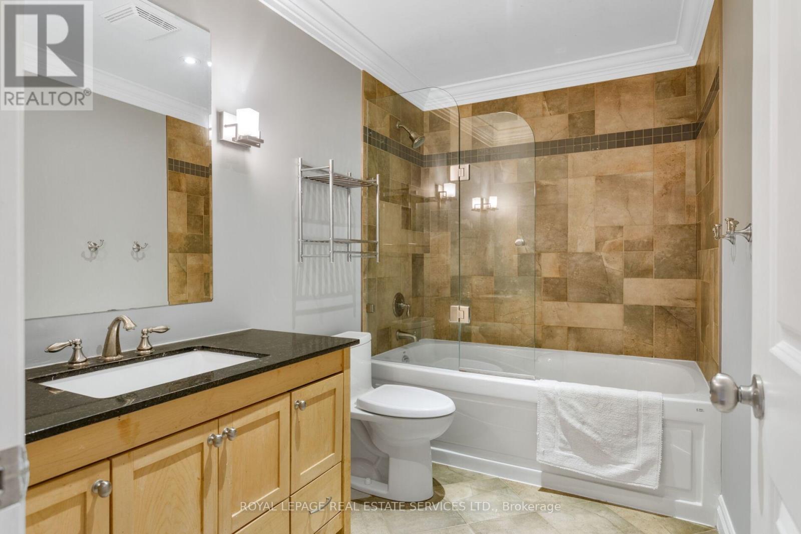 1387 Willowdown Road, Oakville, Ontario  L6L 1X2 - Photo 19 - W12930614