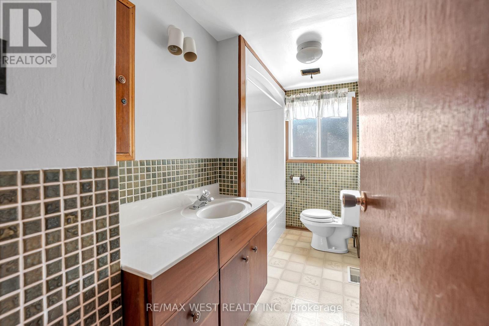 1607 Kenmuir Avenue, Mississauga, Ontario  L5G 4B6 - Photo 14 - W12930620