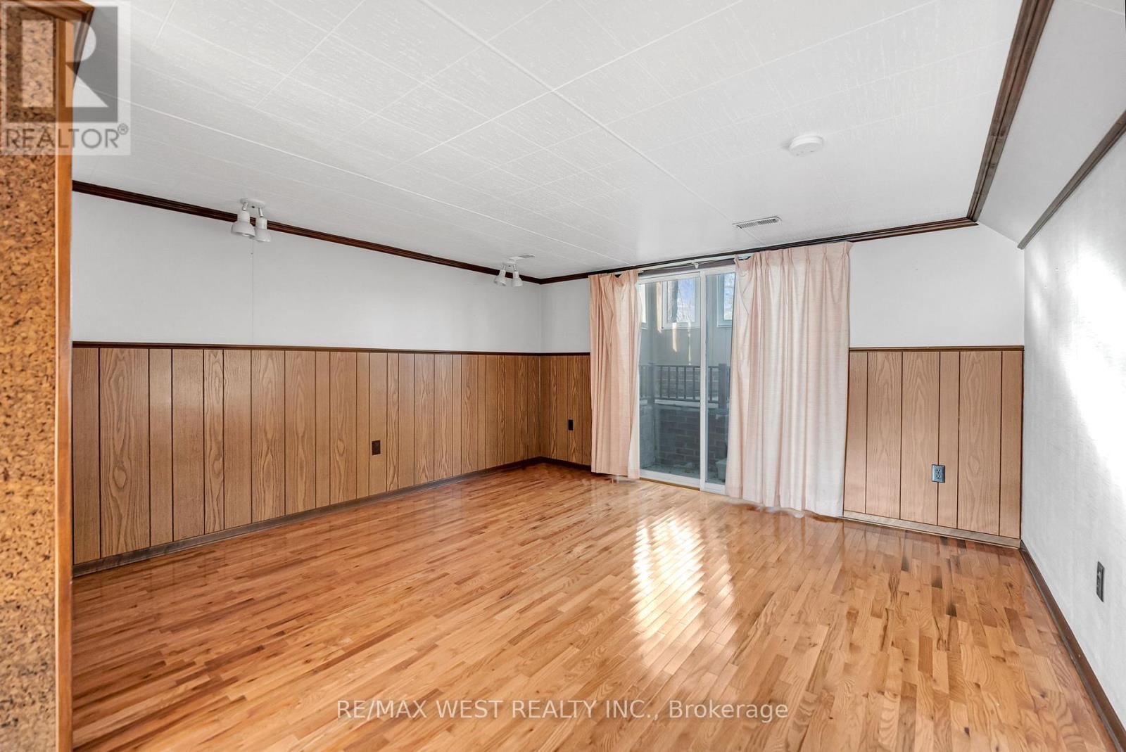 1607 Kenmuir Avenue, Mississauga, Ontario  L5G 4B6 - Photo 16 - W12930620