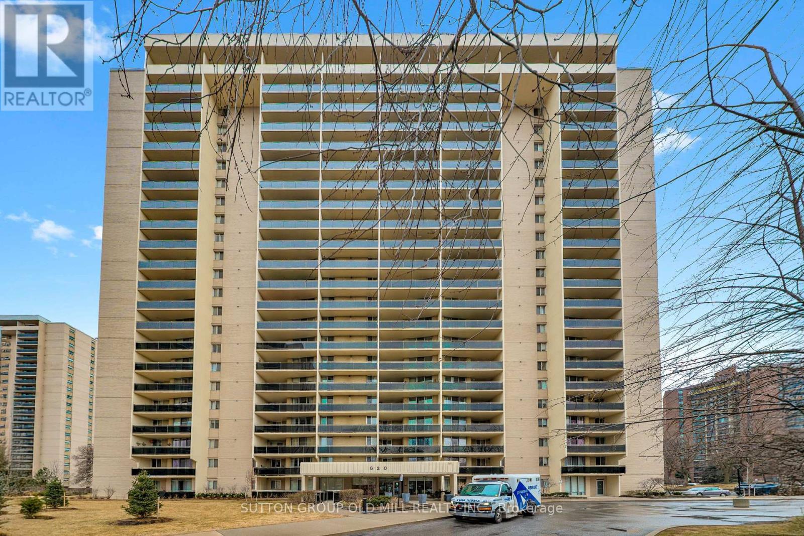 708 - 820 BURNHAMTHORPE ROAD, Toronto, Ontario