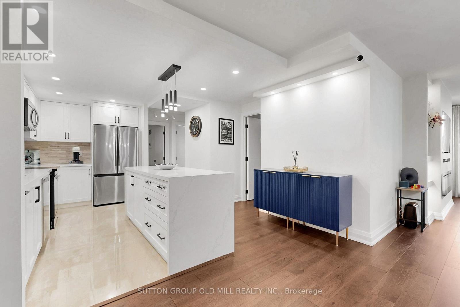 708 - 820 Burnhamthorpe Road, Toronto, Ontario  M9C 4W2 - Photo 17 - W12930658