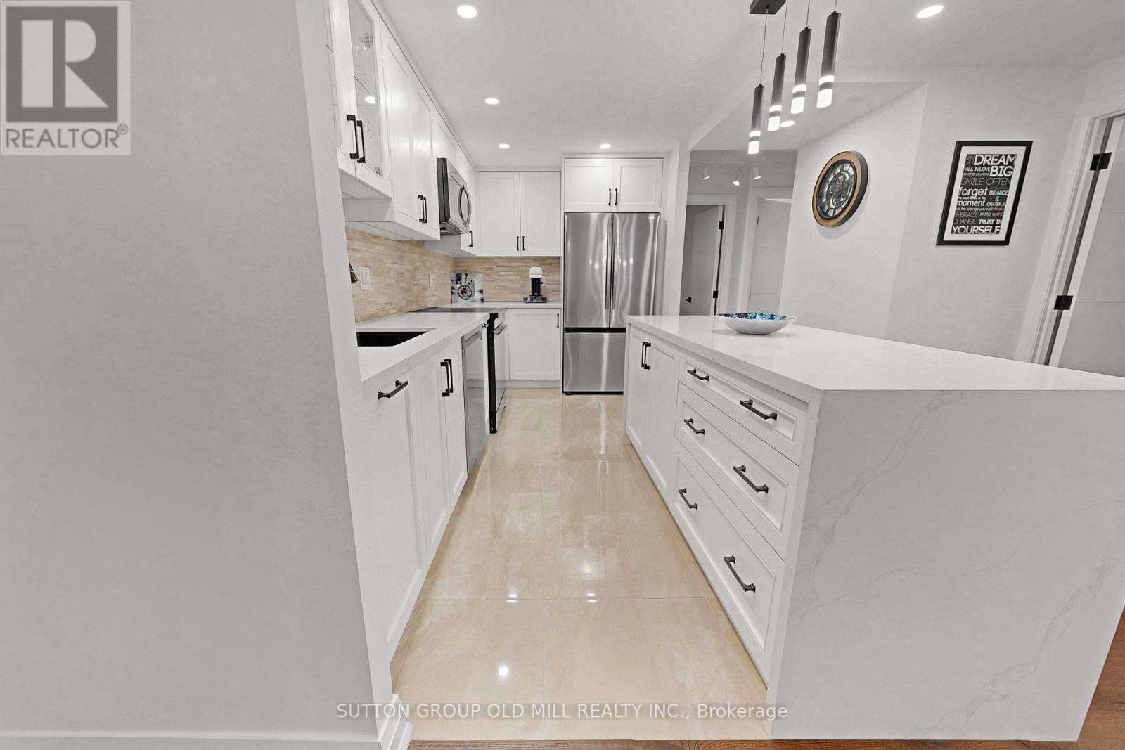 708 - 820 Burnhamthorpe Road, Toronto, Ontario  M9C 4W2 - Photo 18 - W12930658