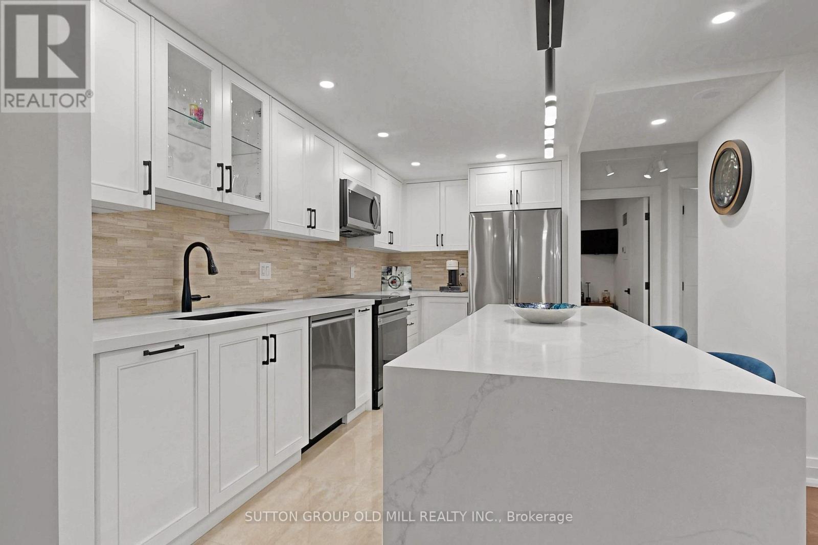 708 - 820 Burnhamthorpe Road, Toronto, Ontario  M9C 4W2 - Photo 19 - W12930658