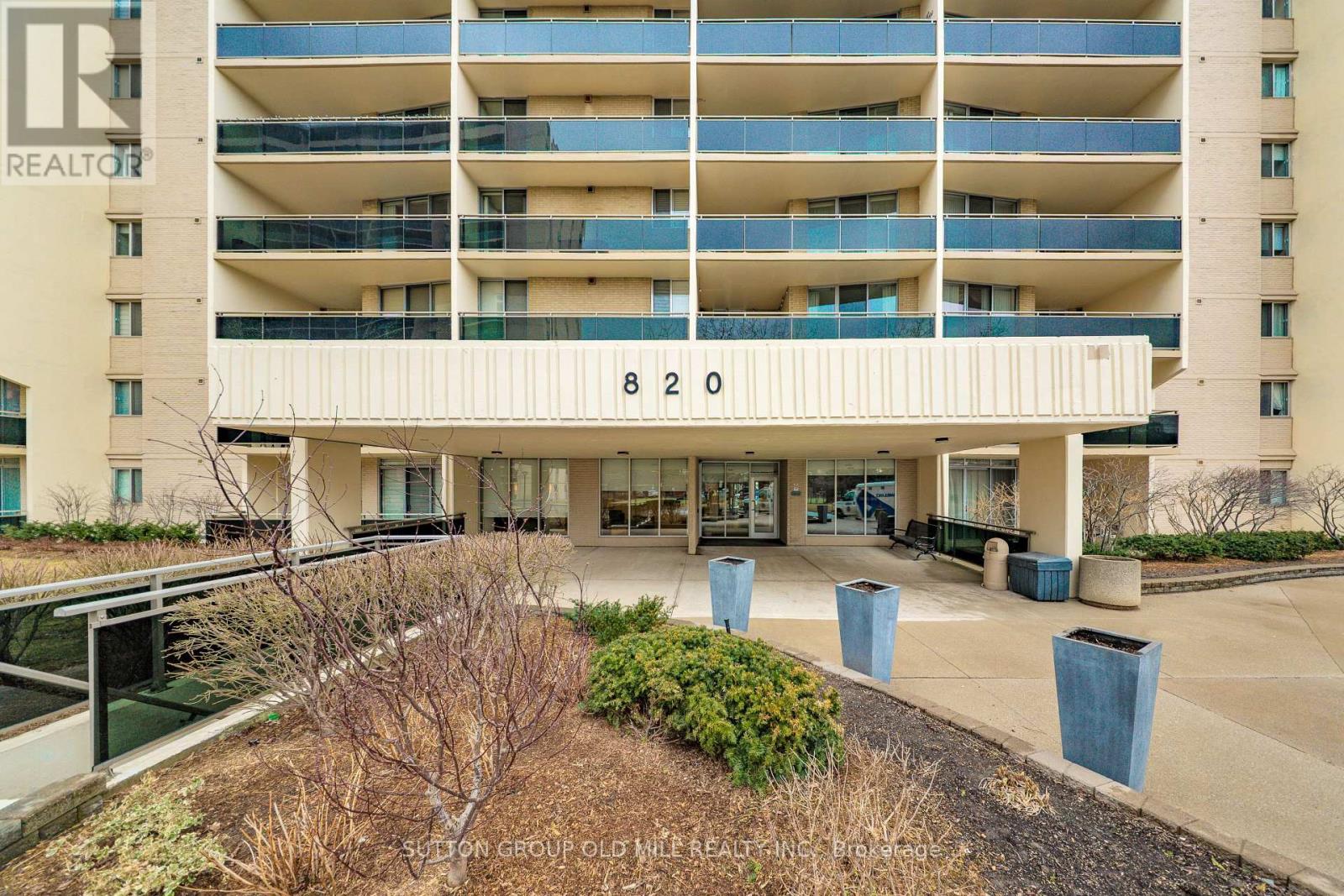 708 - 820 Burnhamthorpe Road, Toronto, Ontario  M9C 4W2 - Photo 2 - W12930658