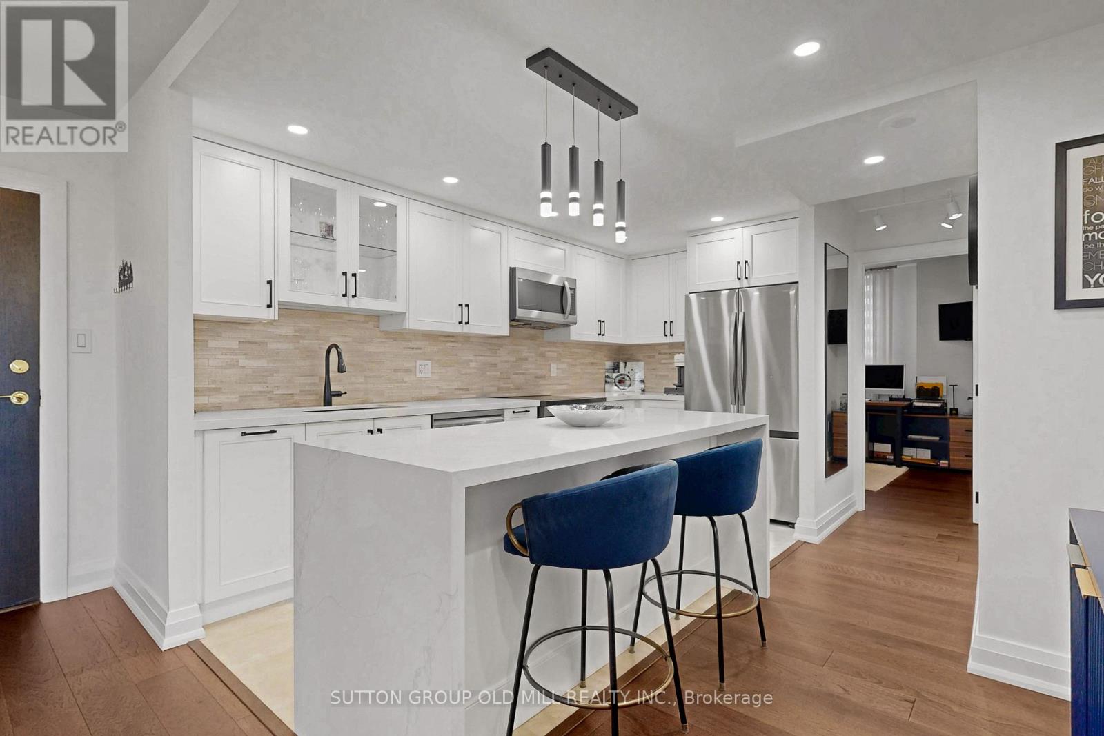 708 - 820 Burnhamthorpe Road, Toronto, Ontario  M9C 4W2 - Photo 20 - W12930658