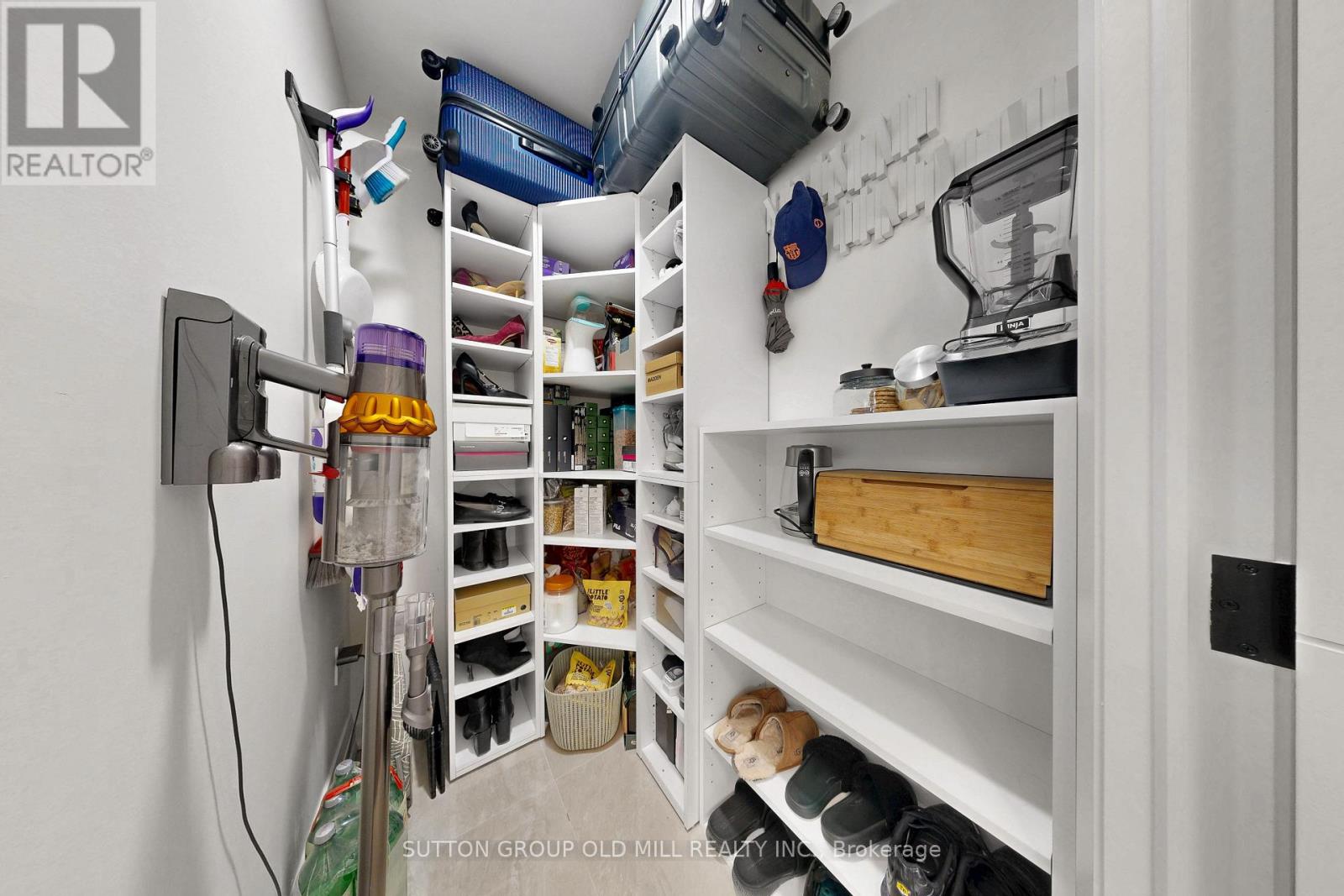 708 - 820 Burnhamthorpe Road, Toronto, Ontario  M9C 4W2 - Photo 38 - W12930658