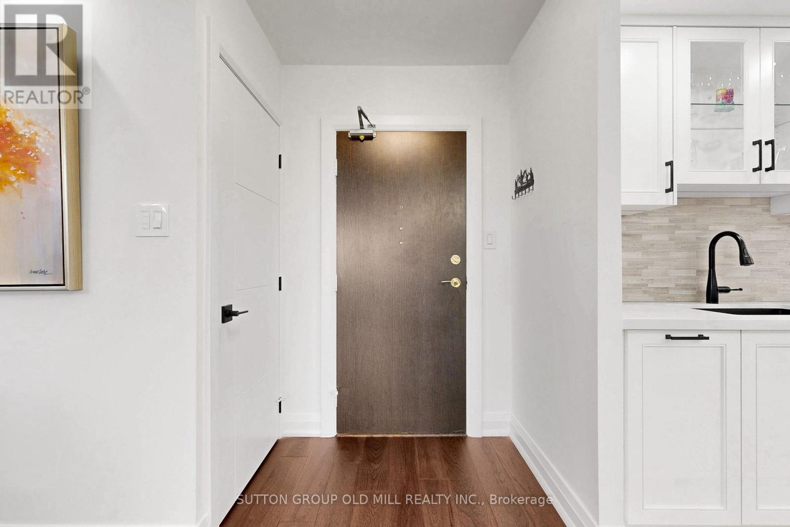 708 - 820 Burnhamthorpe Road, Toronto, Ontario  M9C 4W2 - Photo 5 - W12930658