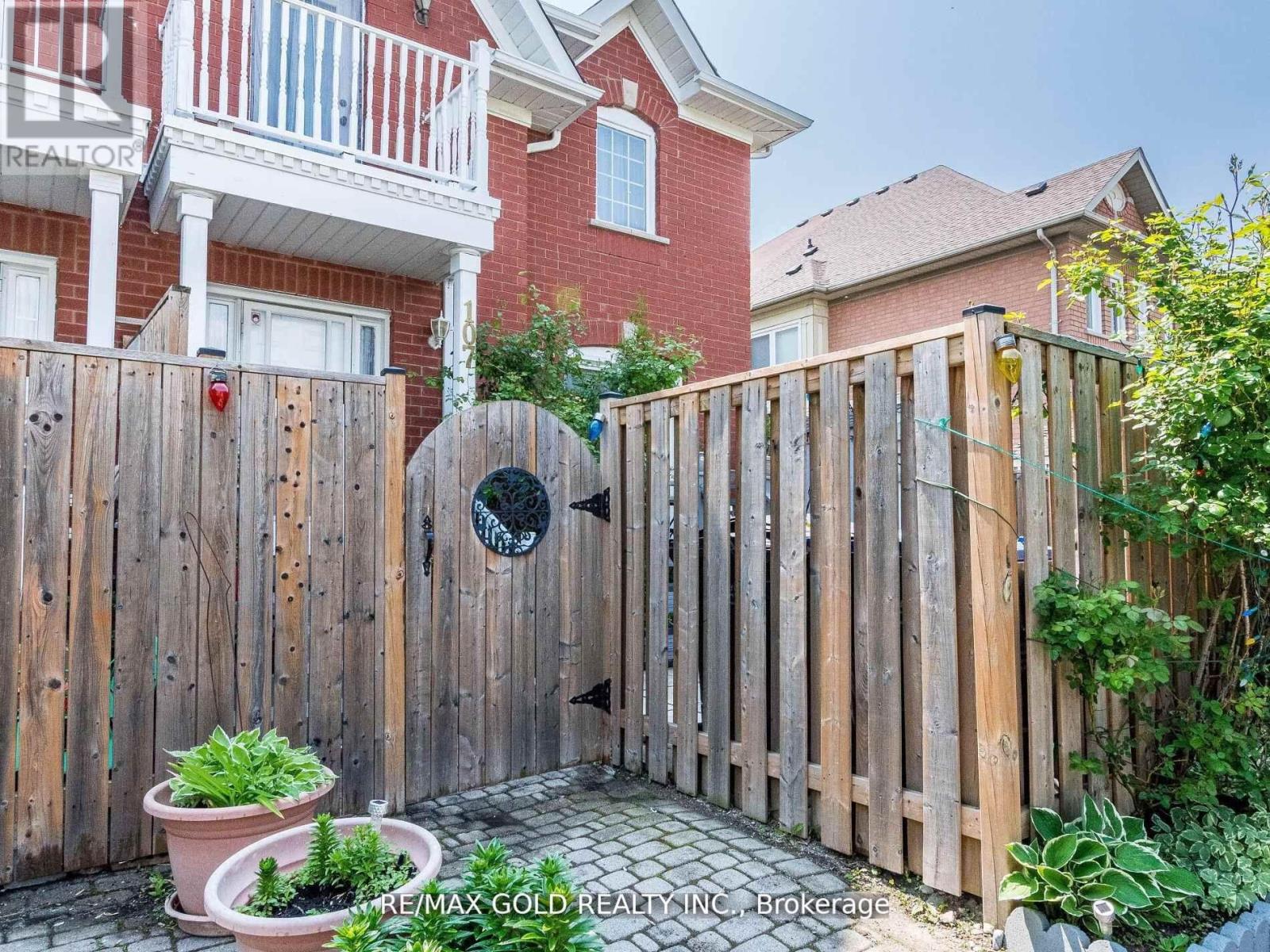 107 Clover Bloom Road, Brampton, Ontario  L6R 1S6 - Photo 4 - W12930720