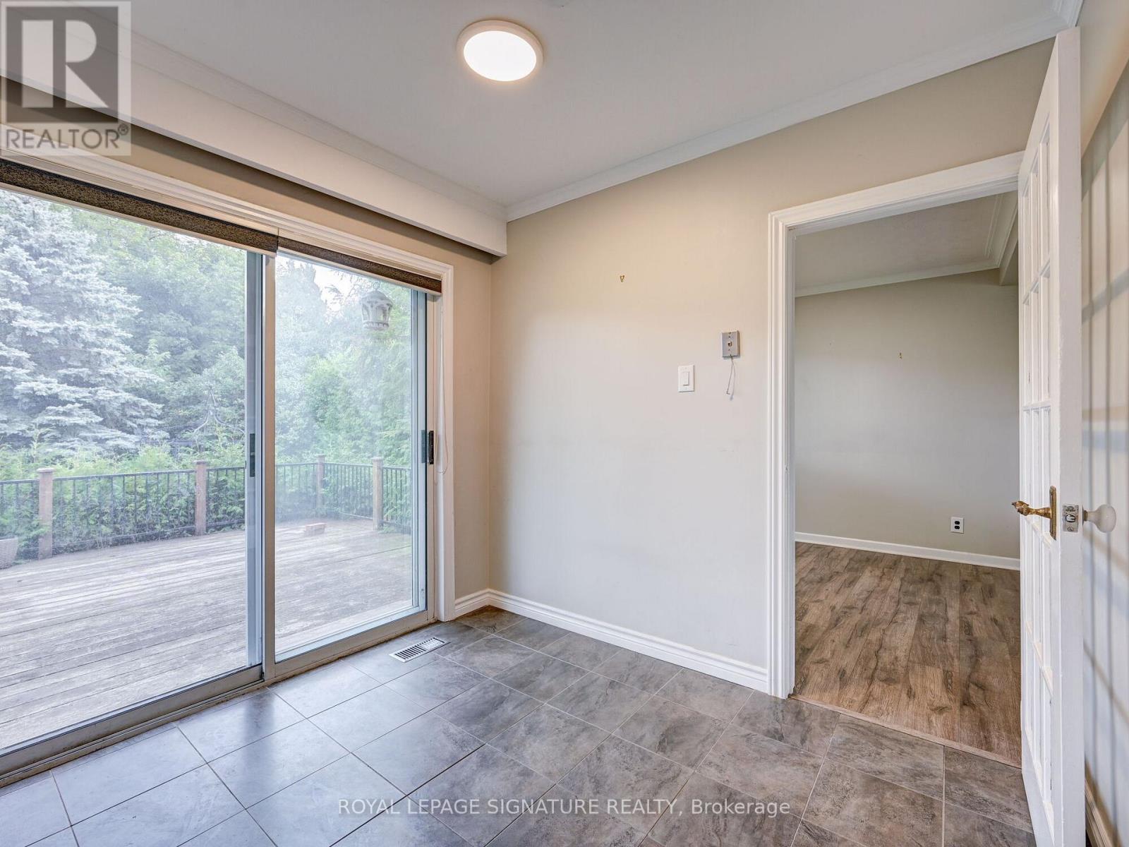 251 Third Line, Oakville, Ontario  L6L 4A2 - Photo 12 - W12930722