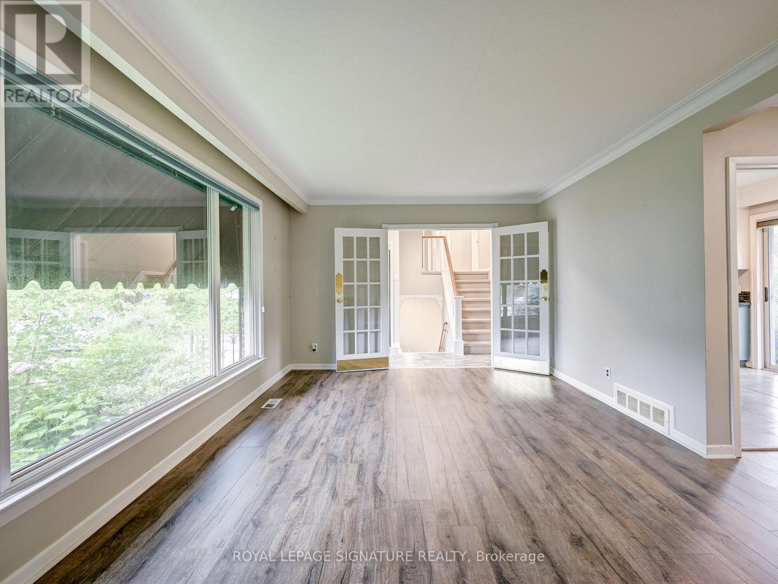 251 Third Line, Oakville, Ontario  L6L 4A2 - Photo 4 - W12930722