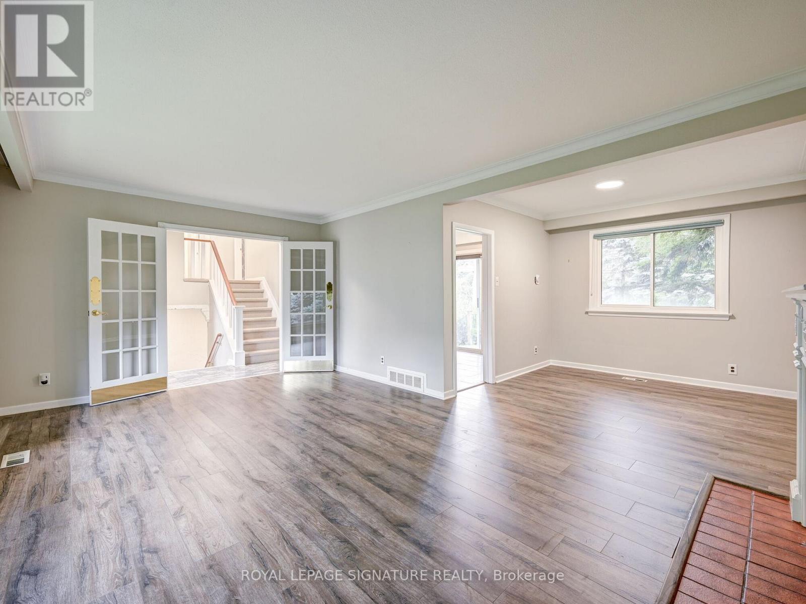 251 Third Line, Oakville, Ontario  L6L 4A2 - Photo 5 - W12930722