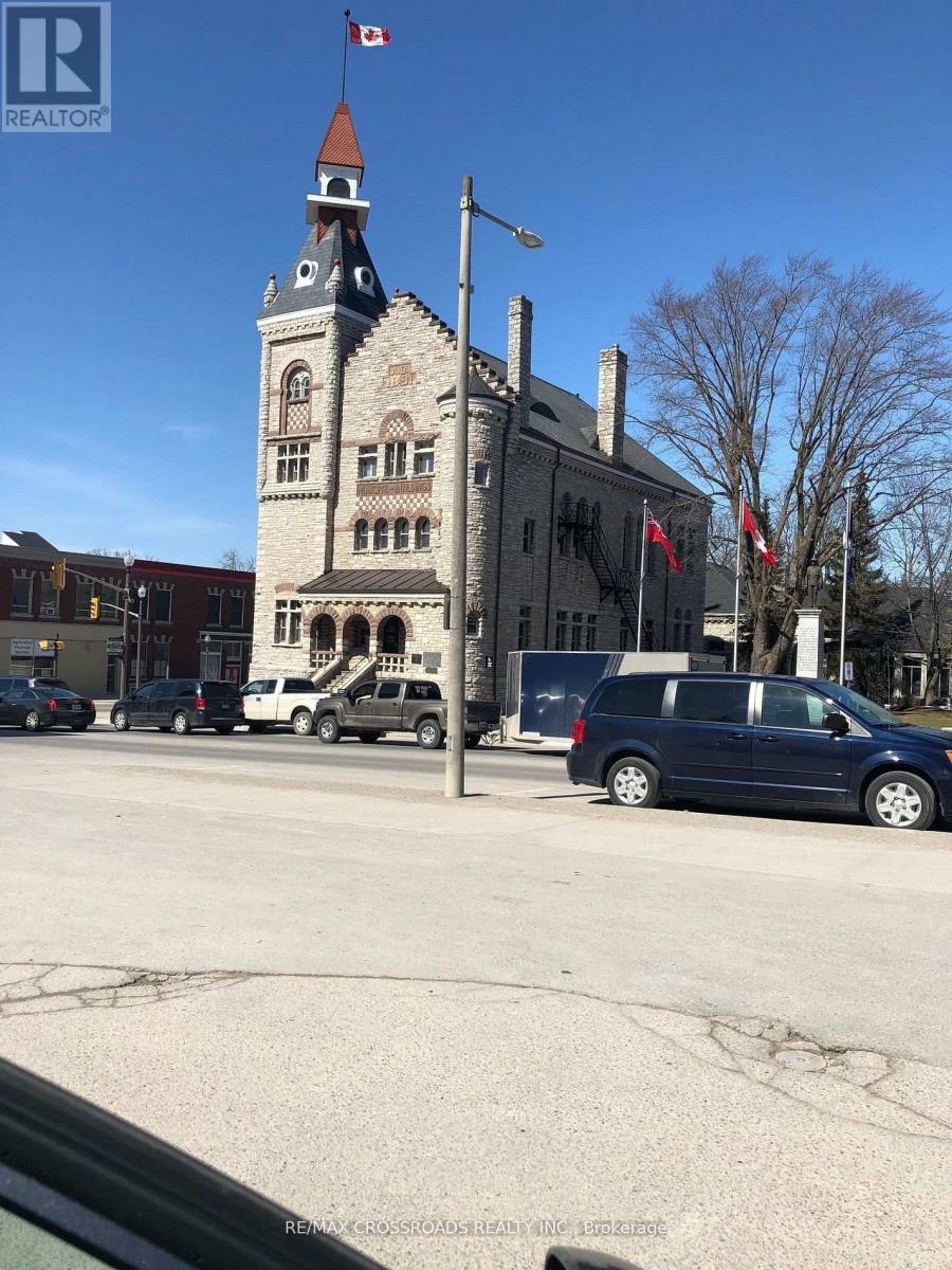 202-204 Queen Street E, St. Marys, Ontario  N4X 1C1 - Photo 2 - X12930782