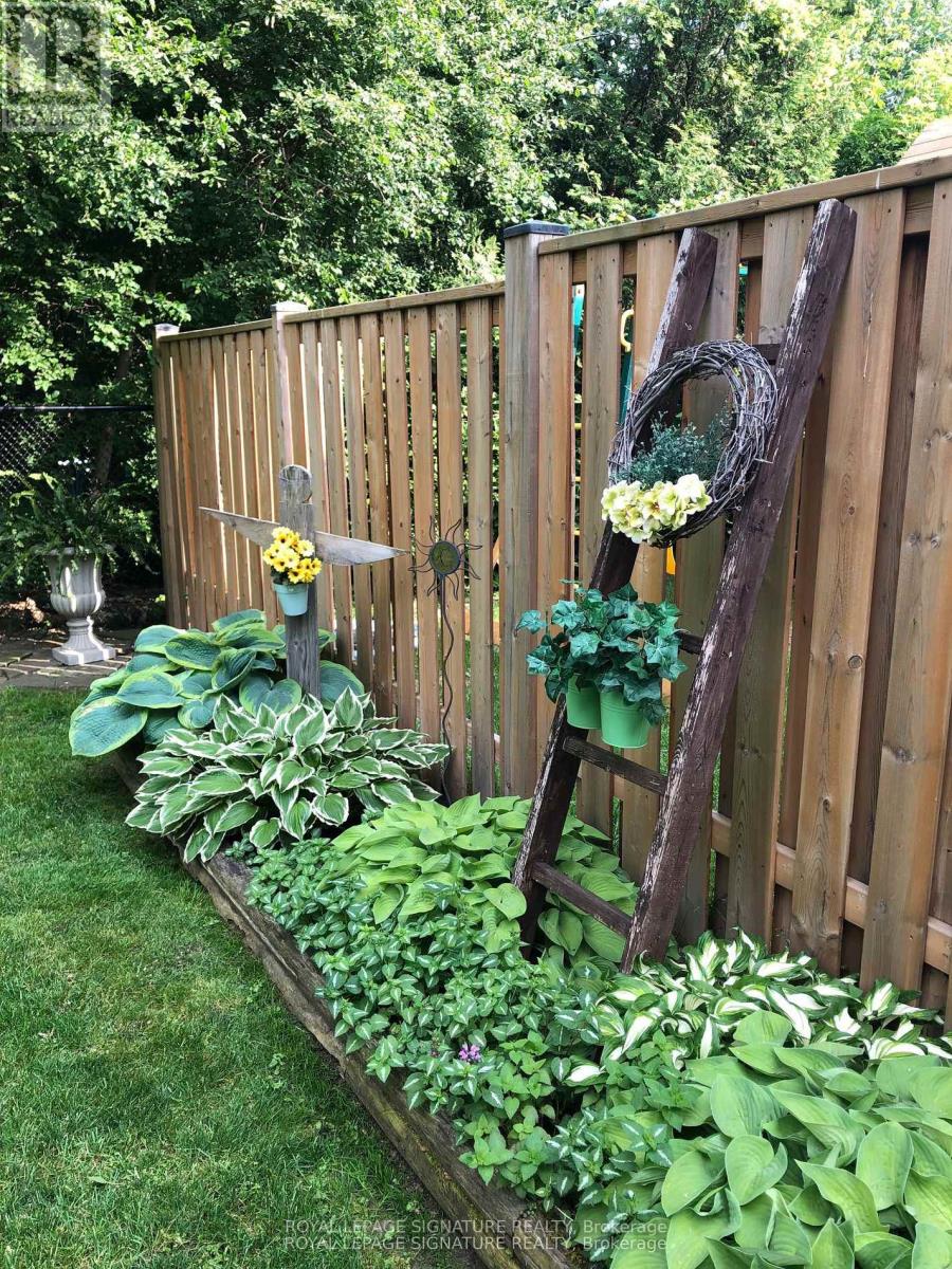 18 Webster Way, Halton Hills, Ontario  L7G 5J7 - Photo 46 - W12924960