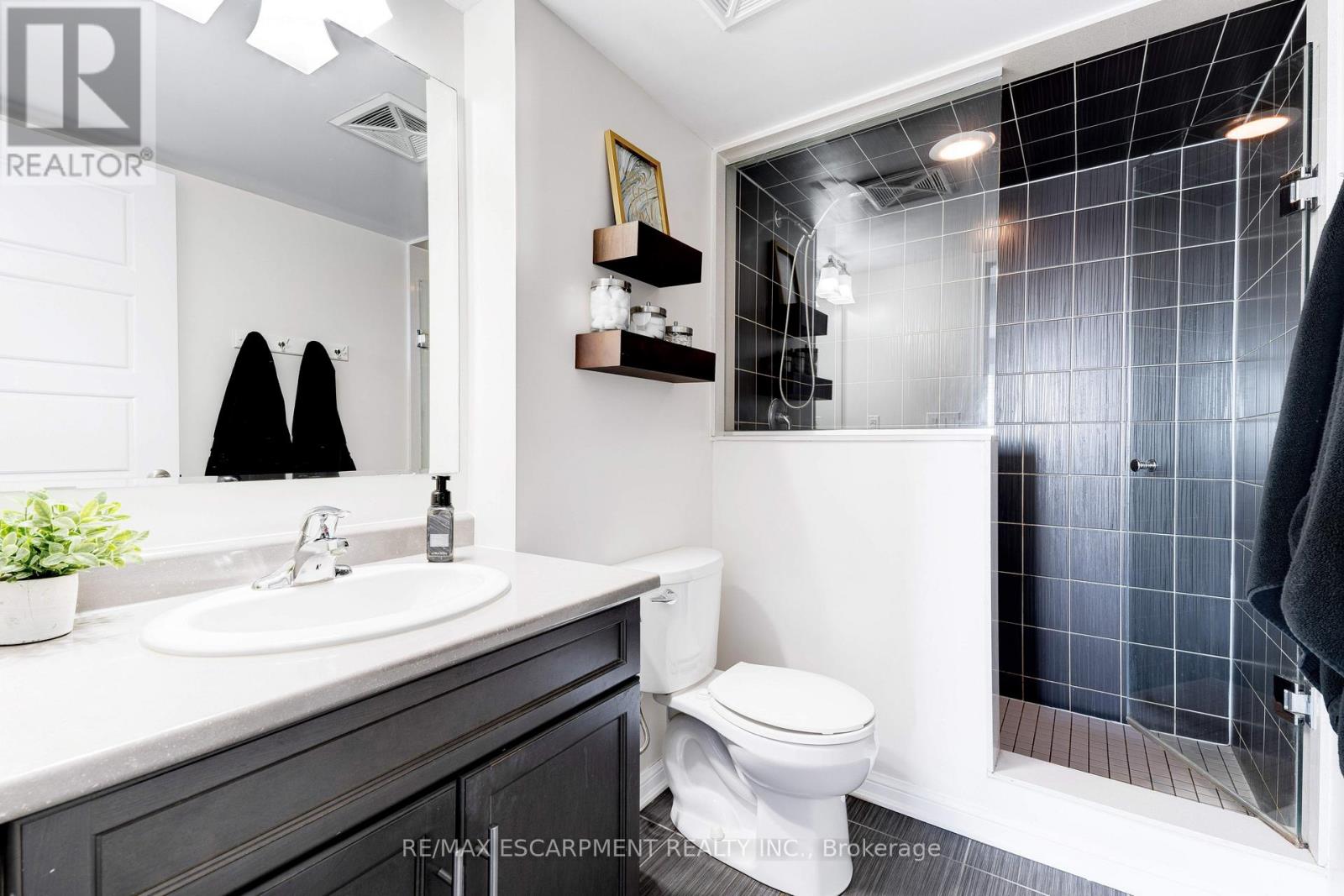 406 - 1045 Nadalin Heights, Milton, Ontario  L9T 8R5 - Photo 4 - W12924378