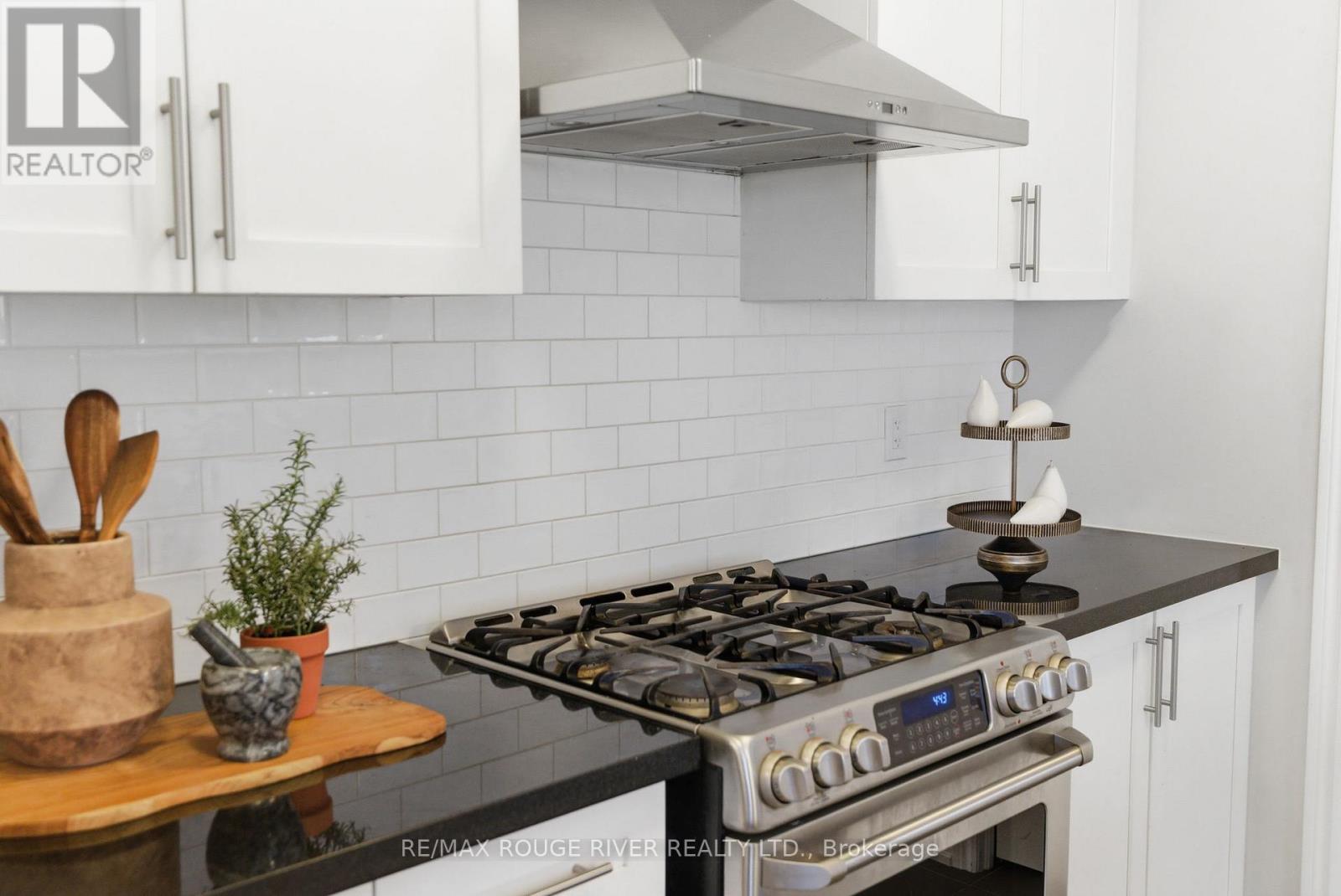 82 Burning Springs Place, Whitby, Ontario  L1M 0K1 - Photo 11 - E12930838