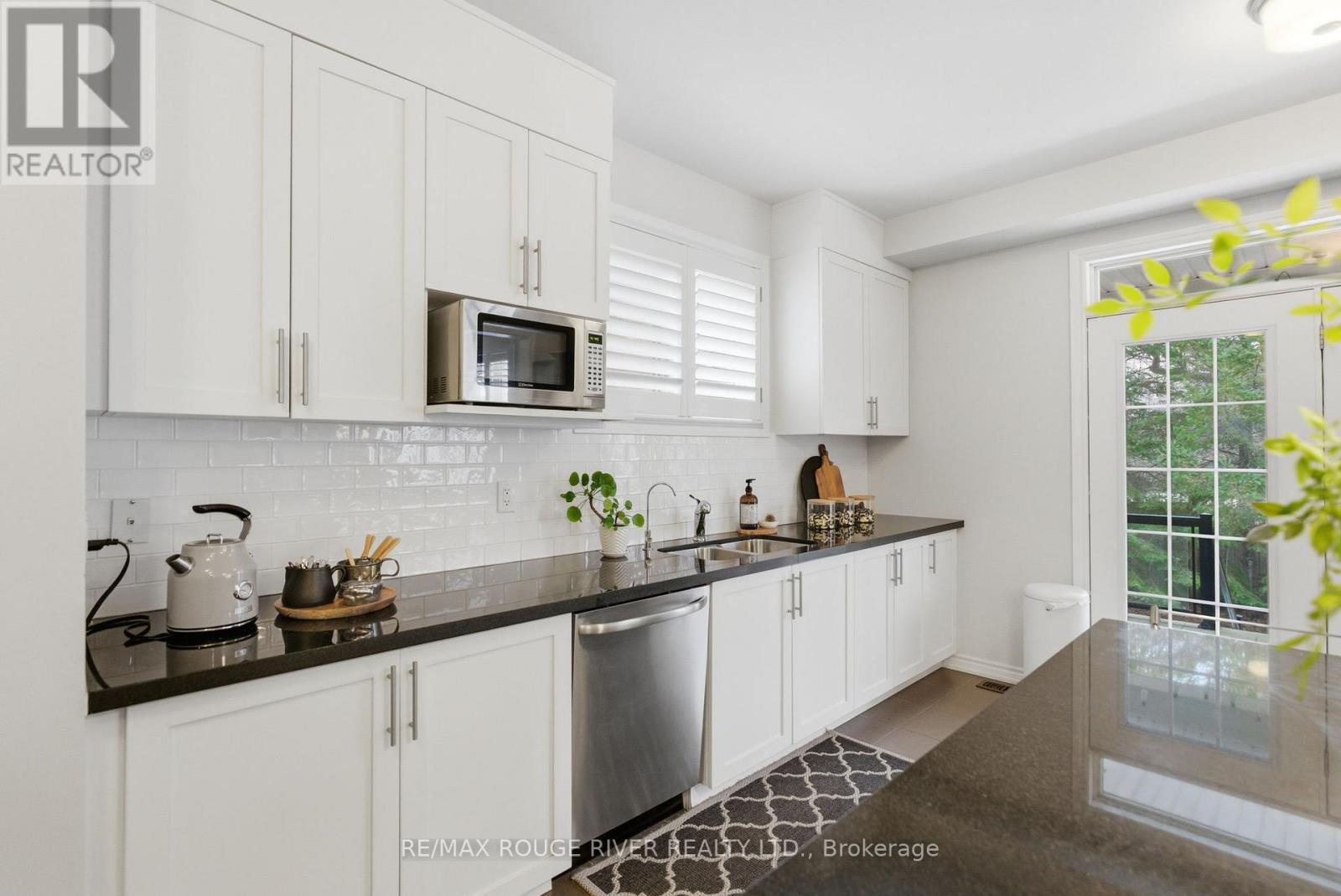 82 Burning Springs Place, Whitby, Ontario  L1M 0K1 - Photo 12 - E12930838