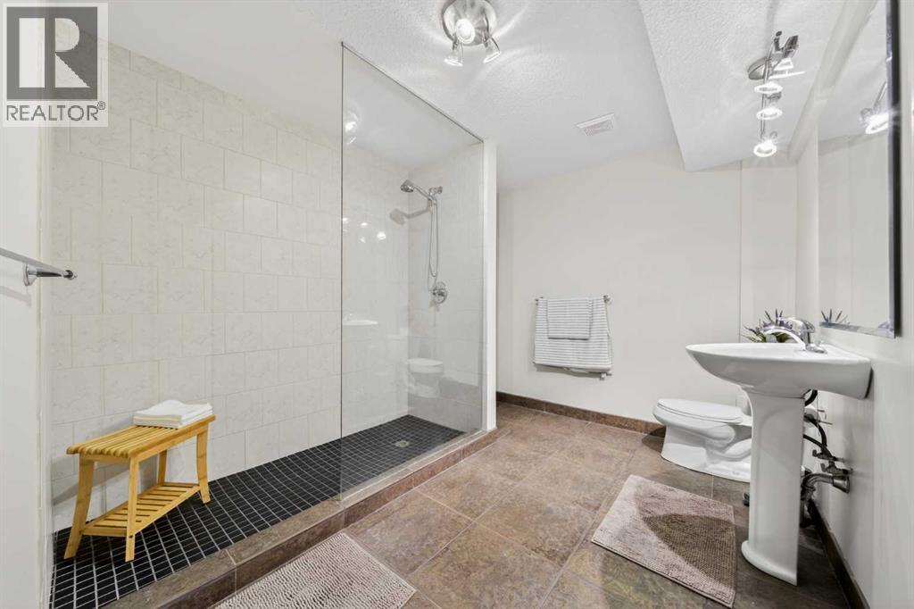 46 Discovery Ridge Road Sw, Calgary, Alberta  T3H 4R3 - Photo 46 - A2296598