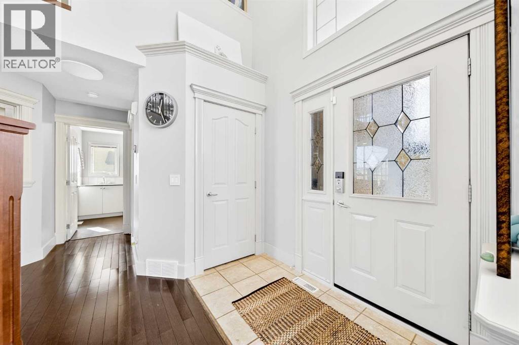 46 Discovery Ridge Road Sw, Calgary, Alberta  T3H 4R3 - Photo 3 - A2296598