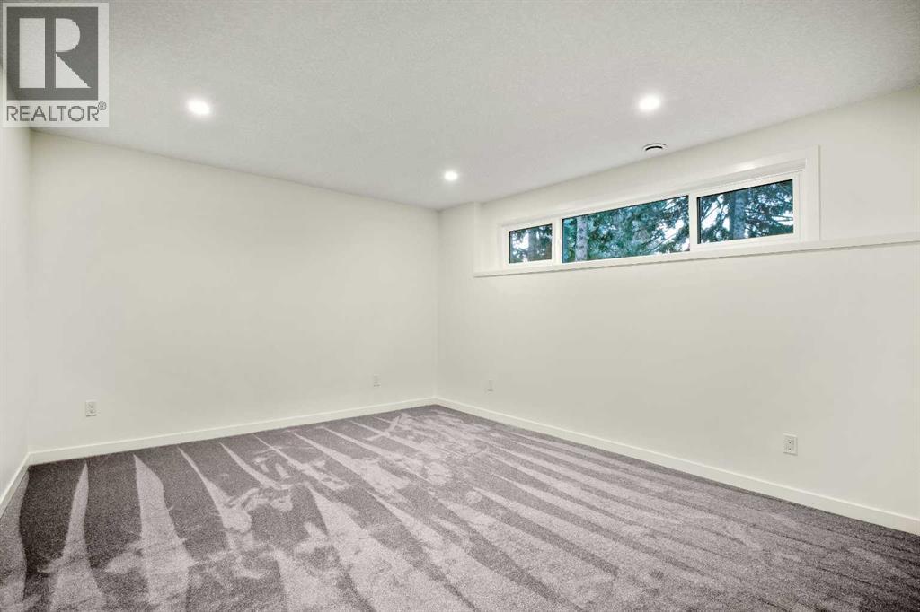 216 Oakridge Place Sw, Calgary, Alberta  T2V 1V2 - Photo 37 - A2297026