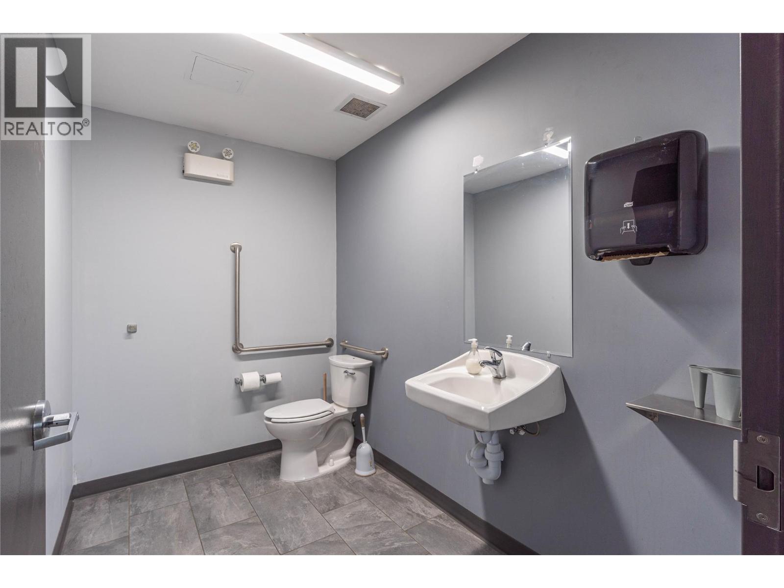 3073 Airport Road, Kamloops, British Columbia  V2B 7W9 - Photo 18 - 10380472