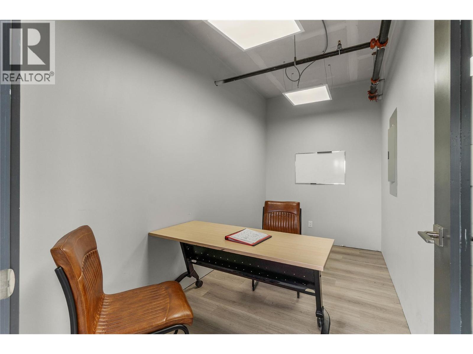 3073 Airport Road, Kamloops, British Columbia  V2B 7W9 - Photo 17 - 10380472