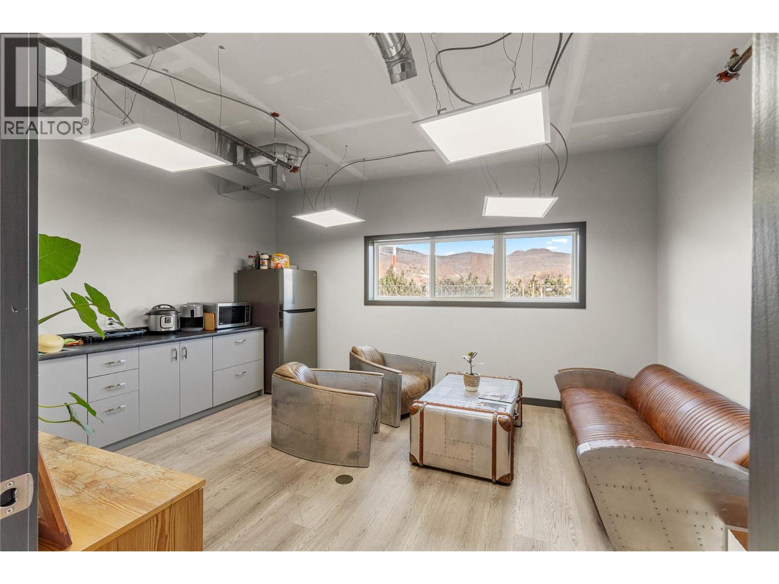 3073 Airport Road, Kamloops, British Columbia  V2B 7W9 - Photo 14 - 10380472