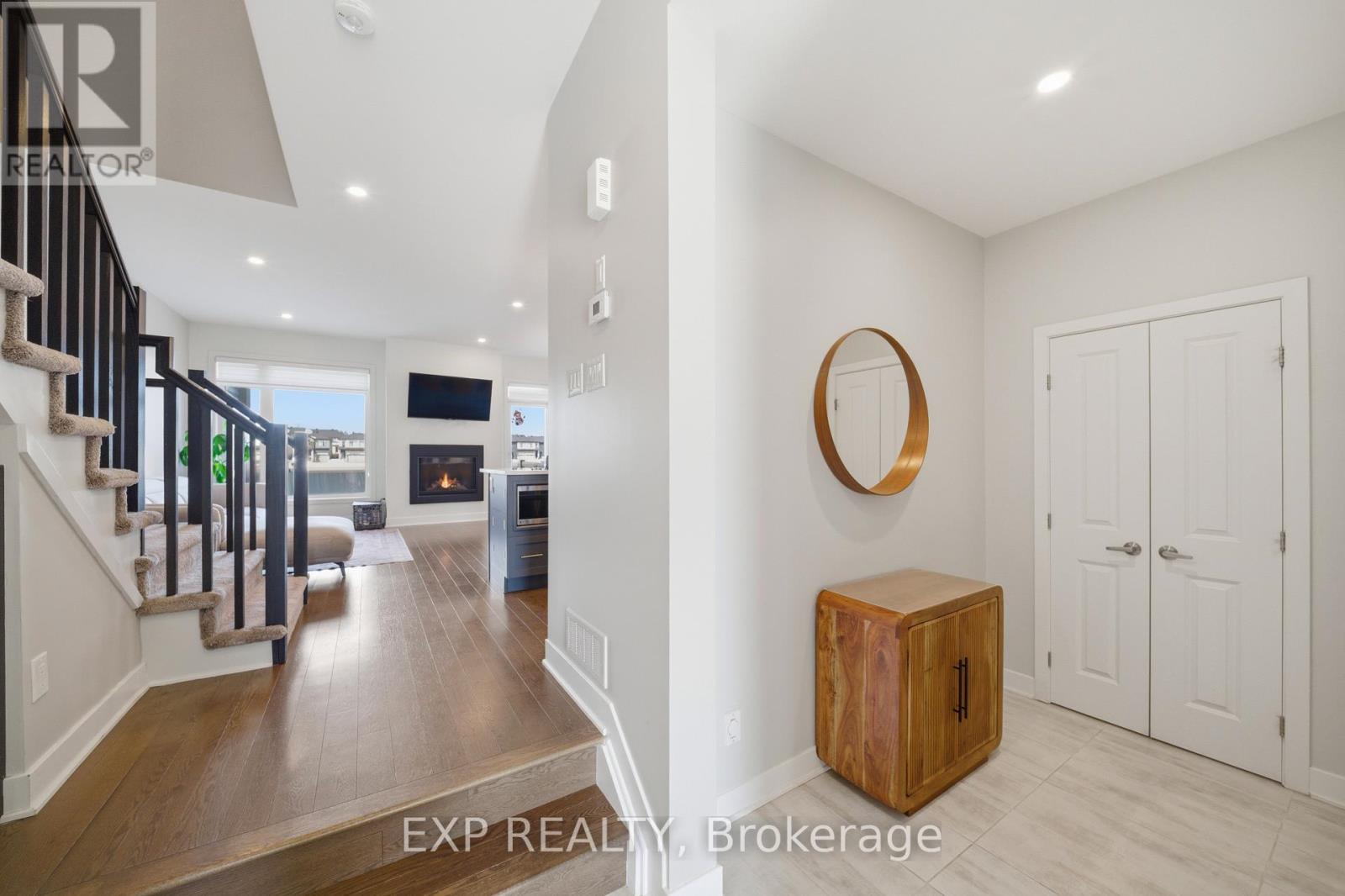 177 Longworth Avenue, Ottawa, Ontario  K1T 0T2 - Photo 3 - X12930824