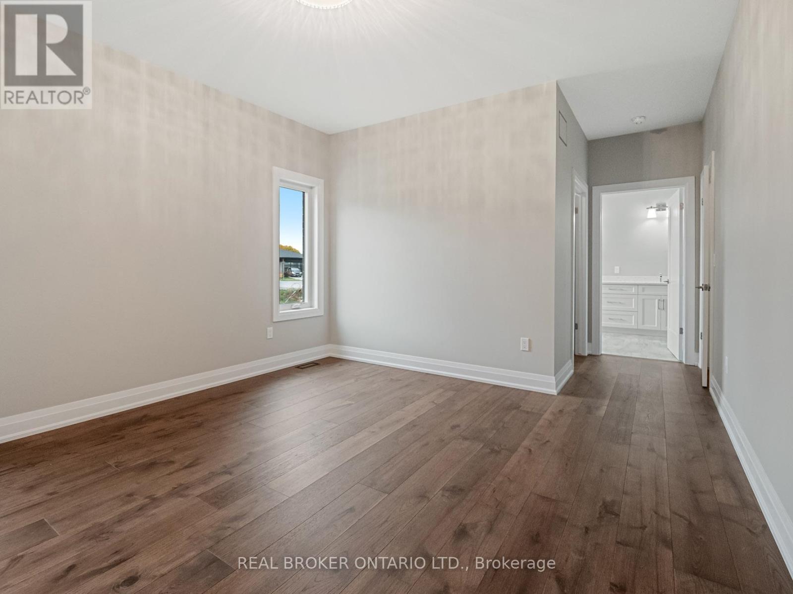 149 Willowbrook Drive, Welland (West Welland), Ontario L3C 0G2 - Photo 12 - X12930870