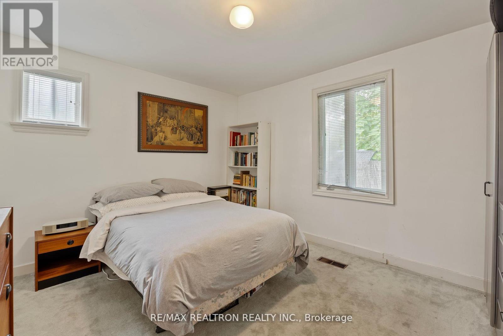 598 Coldstream Avenue, Toronto (Englemount-Lawrence), Ontario  M6B 2L2 - Photo 6 - C12930858