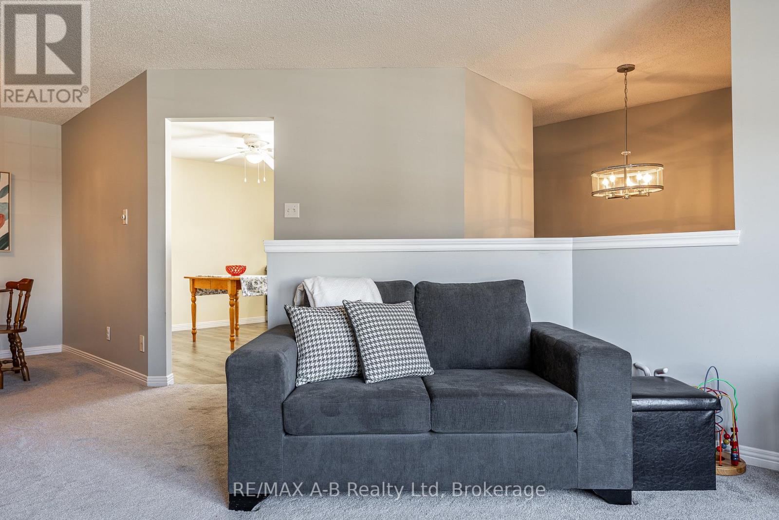 65 Falstaff Street, Stratford, Ontario  N5A 3T4 - Photo 12 - X12930844