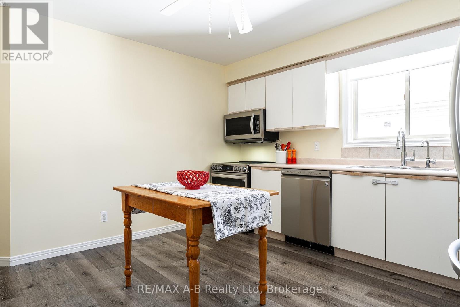 65 Falstaff Street, Stratford, Ontario  N5A 3T4 - Photo 13 - X12930844