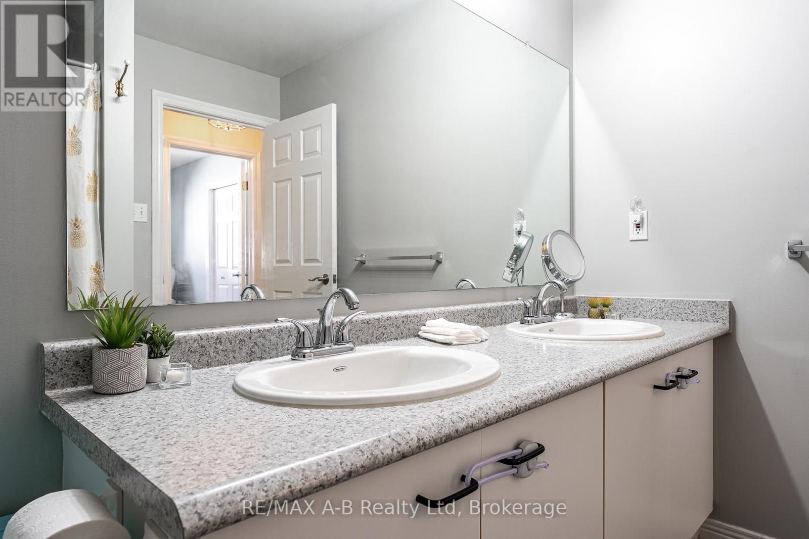 65 Falstaff Street, Stratford, Ontario  N5A 3T4 - Photo 20 - X12930844