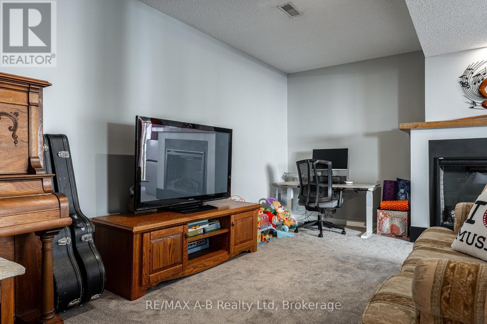 65 Falstaff Street, Stratford, Ontario  N5A 3T4 - Photo 35 - X12930844