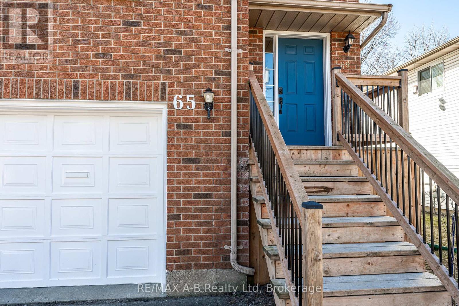 65 Falstaff Street, Stratford, Ontario  N5A 3T4 - Photo 4 - X12930844