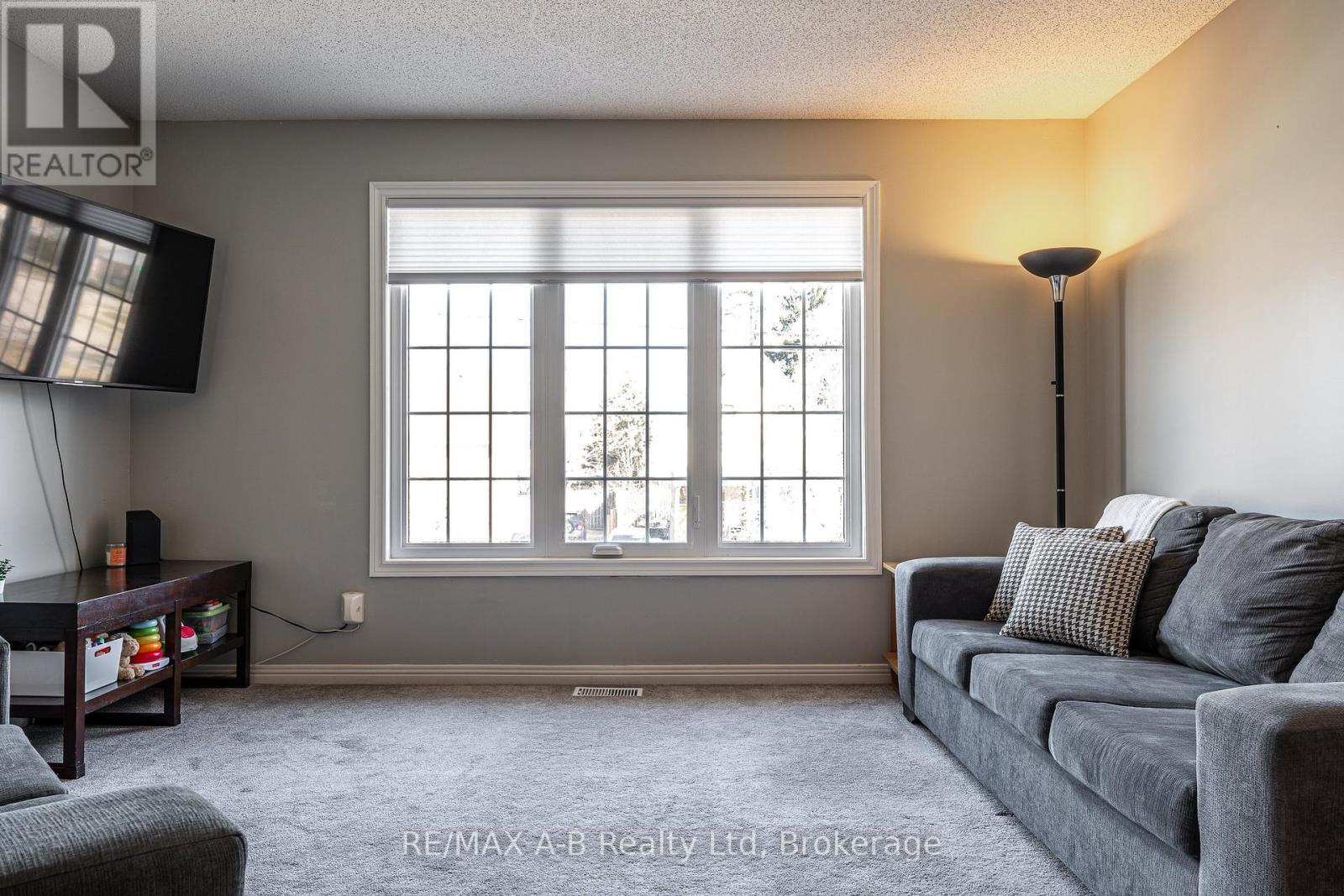 65 Falstaff Street, Stratford, Ontario  N5A 3T4 - Photo 8 - X12930844