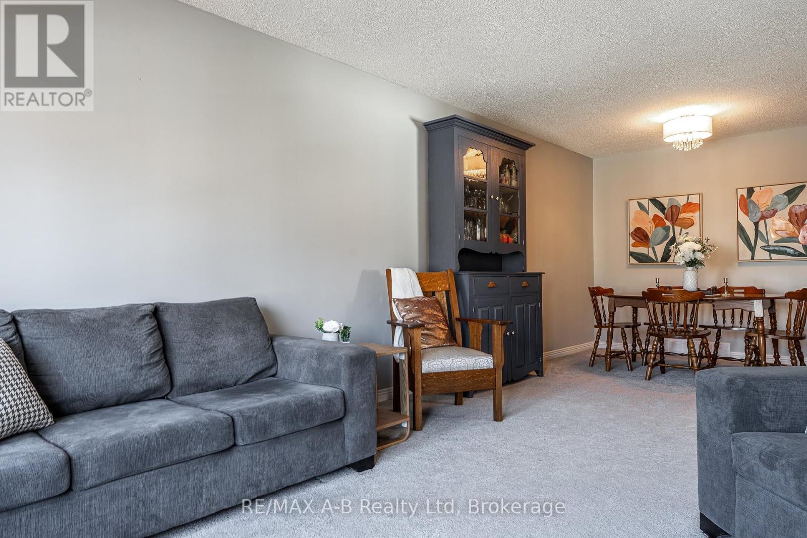 65 Falstaff Street, Stratford, Ontario  N5A 3T4 - Photo 9 - X12930844