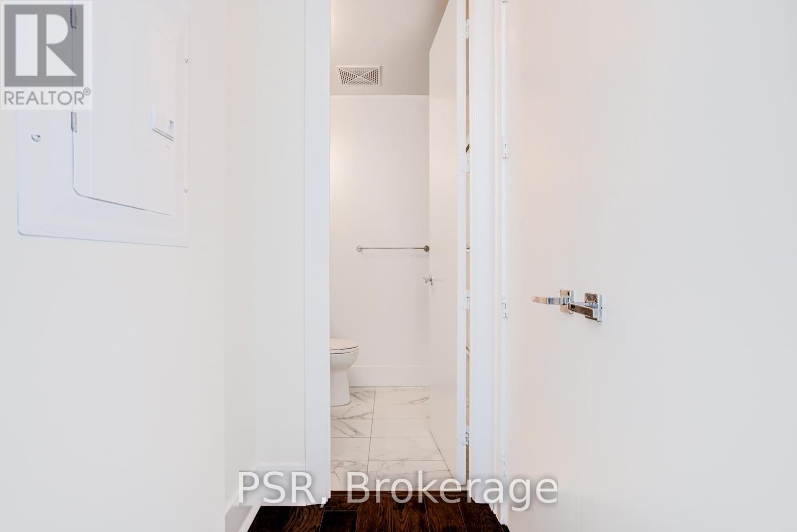 408 - 29 Queens Quay E, Toronto, Ontario  M5E 0A4 - Photo 15 - C12930876