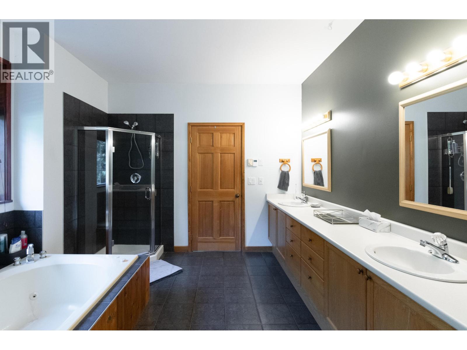 6979 Sechelt Inlet Road, Sechelt, British Columbia  V7Z 0P1 - Photo 18 - R3104410