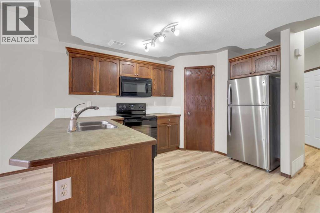 343 Addington Drive, Red Deer, Alberta  T4R 3H7 - Photo 5 - A2288421