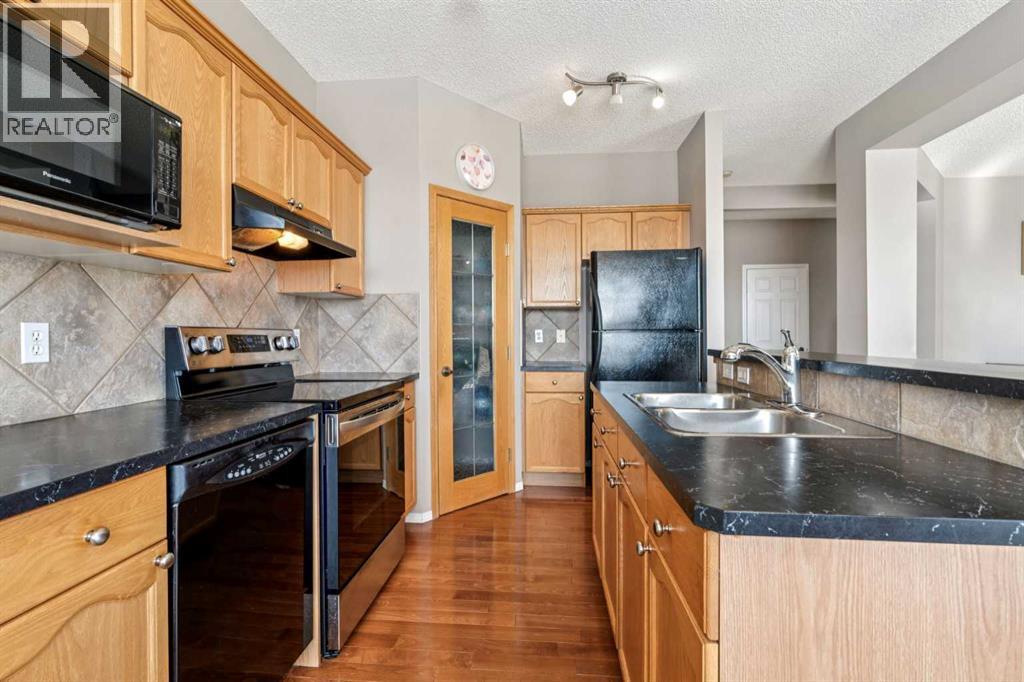 57 Royal Elm Mews Nw, Calgary, Alberta  T3G 5P6 - Photo 9 - A2296781