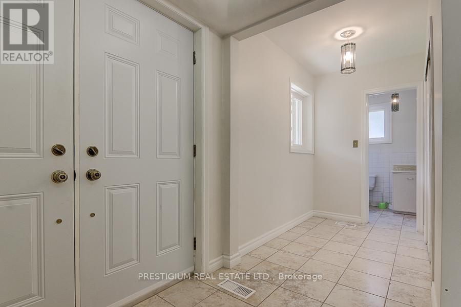 57 Laureleaf Road, Markham, Ontario  L3T 2X9 - Photo 3 - N12930892