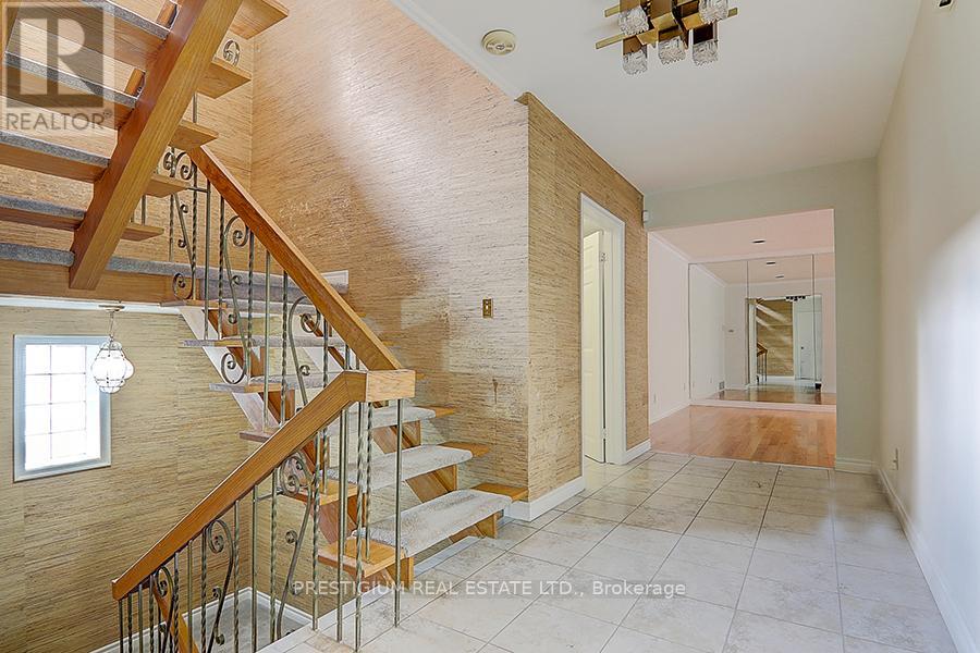 57 Laureleaf Road, Markham, Ontario  L3T 2X9 - Photo 6 - N12930892