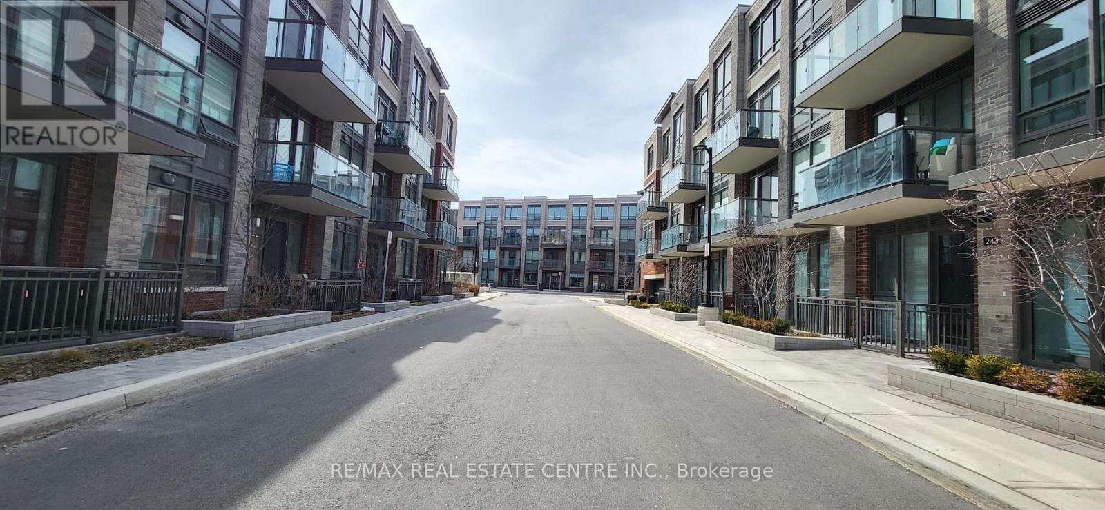 142 - 75 Attmar Drive, Brampton, Ontario  L6P 0Y6 - Photo 2 - W12930840