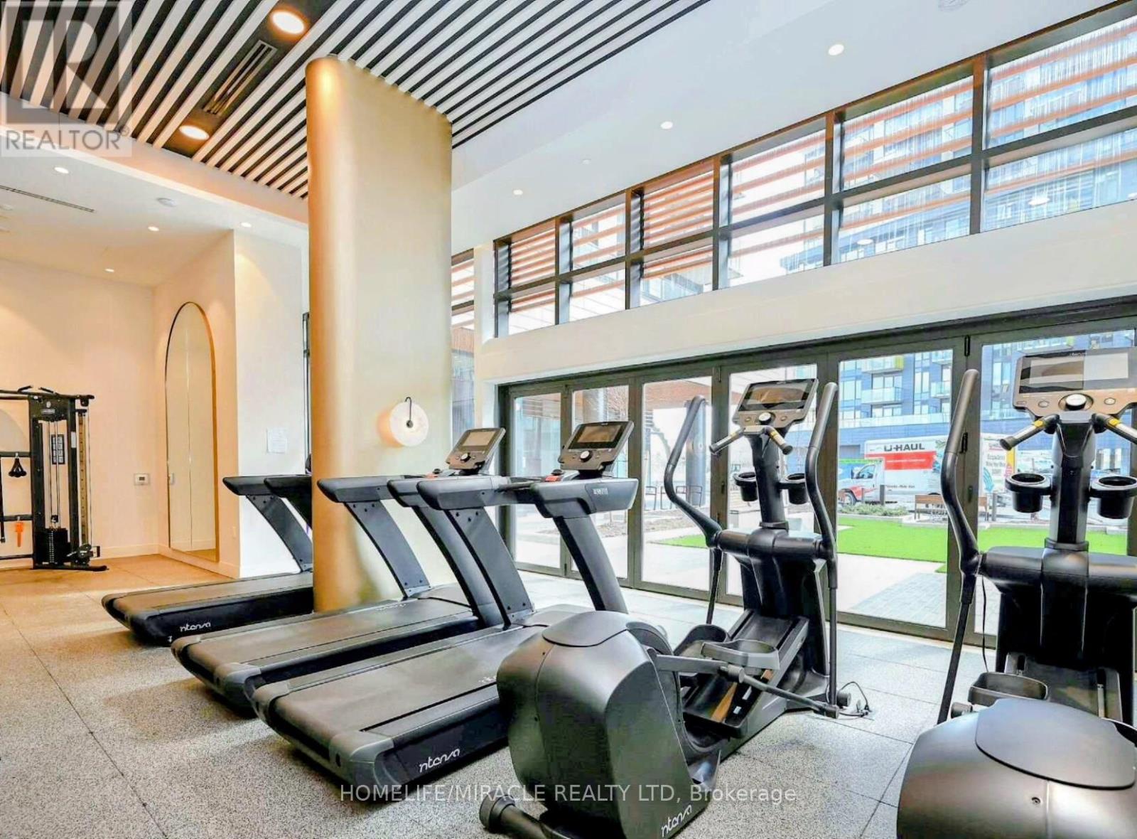 302 - 1415 Dundas Street E, Oakville, Ontario  L6H 8A3 - Photo 4 - W12930846