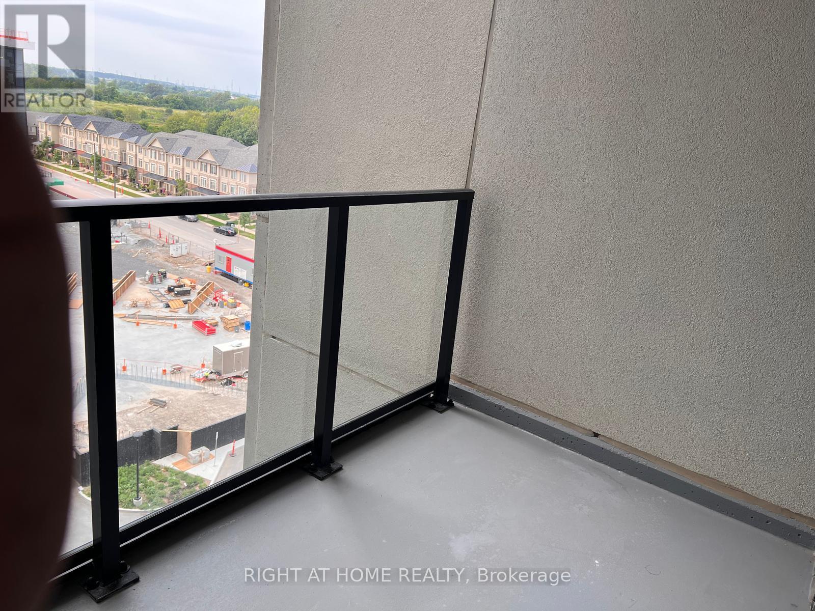 802 - 3200 William Coltson Avenue E, Oakville, Ontario  L6H 7W6 - Photo 7 - W12930848