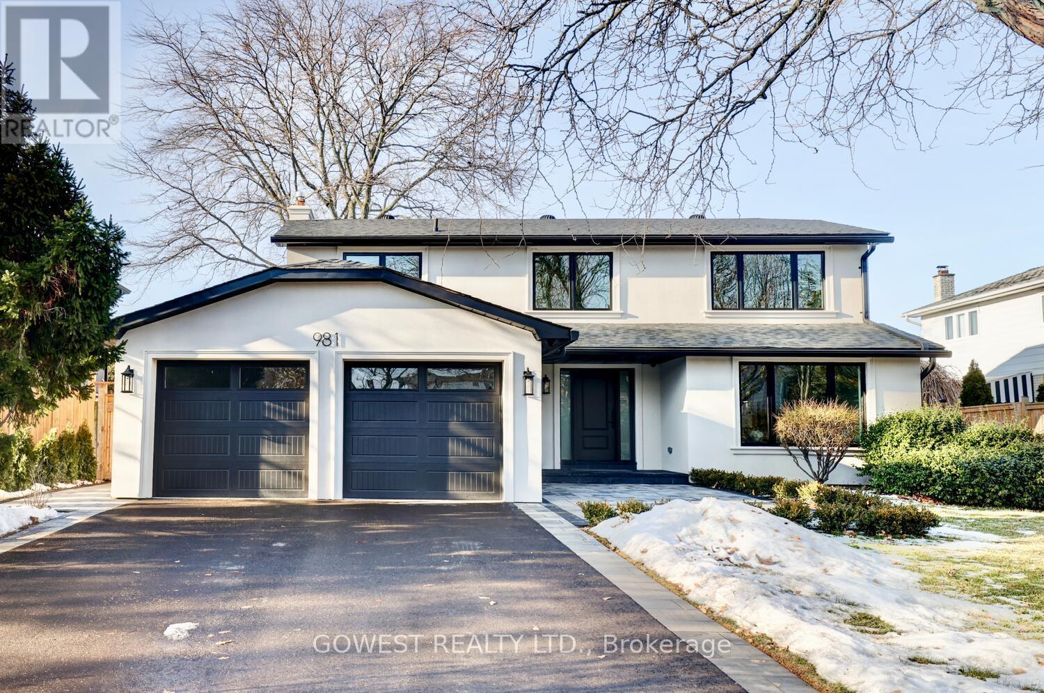 981 Valdese Drive, Mississauga, Ontario  L5C 2Z5 - Photo 1 - W12930866