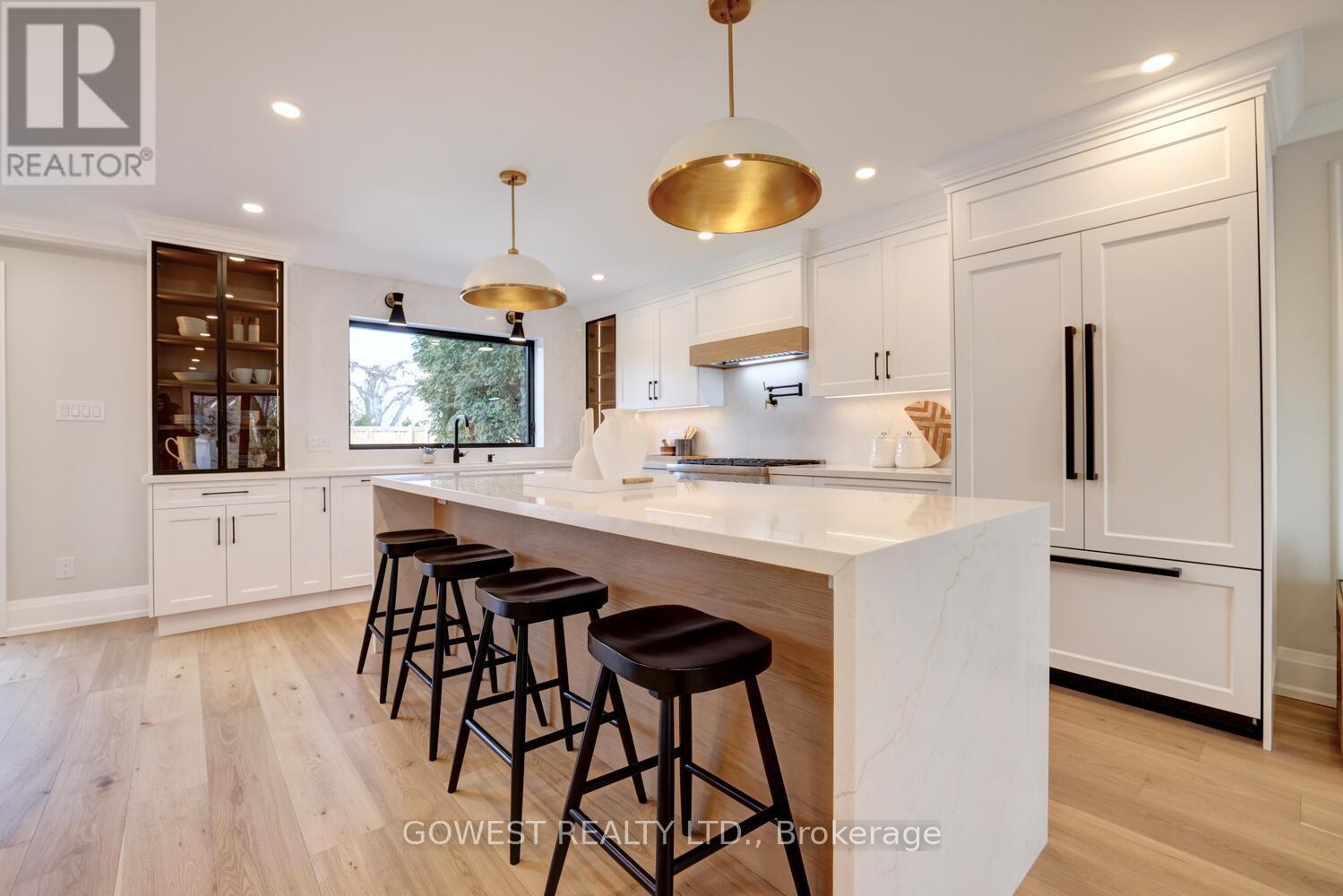 981 Valdese Drive, Mississauga, Ontario  L5C 2Z5 - Photo 18 - W12930866