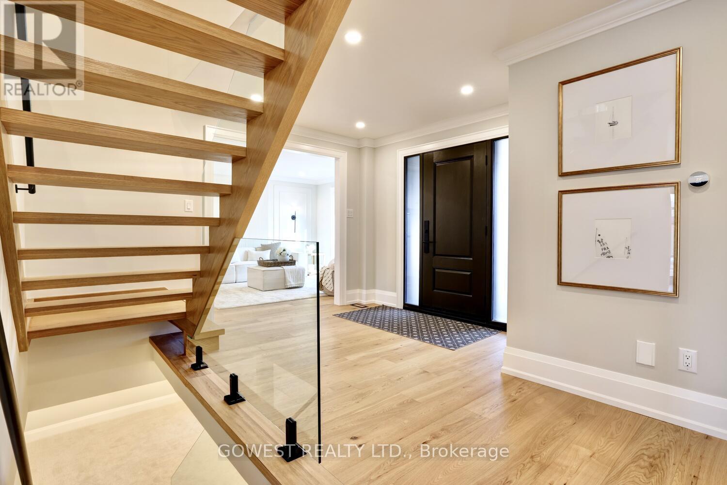 981 Valdese Drive, Mississauga, Ontario  L5C 2Z5 - Photo 8 - W12930866